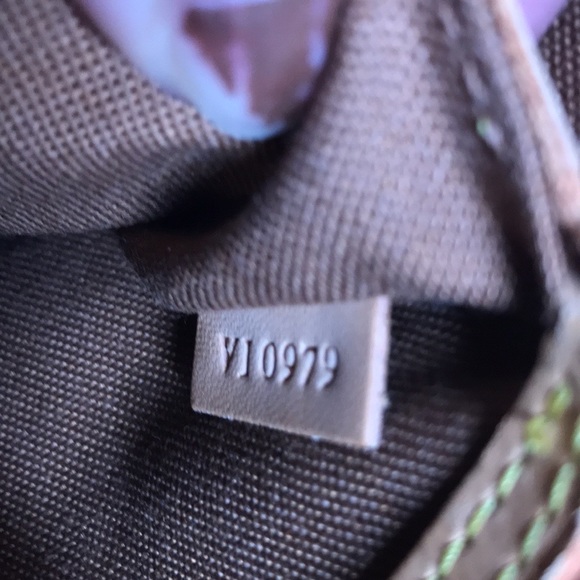 Louis Vuitton Alma PM monogram purse - Picture 14 of 14